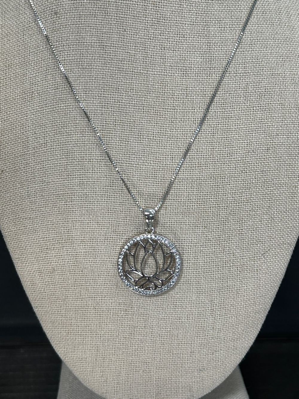 925 Sterling Silver Lotus Pendant Necklace - Silver